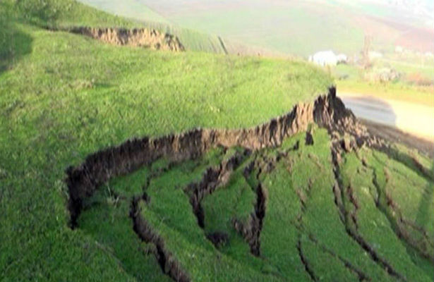 Ləzə kəndində torpaq sürüşməsi - Əhali təşvişdə