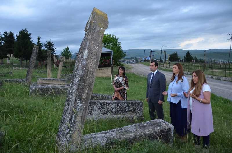 Şamaxıya bir başçı gəlib, yolunuz da olacaq, evinizdə mavi yanacağınız da... 
