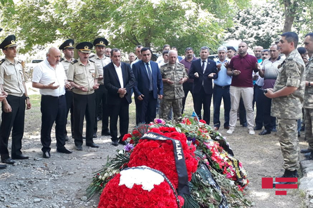 Ehtiyatda olan hərbçilər şəhid mayorun məzarını ziyarət ediblər - FOTOLAR