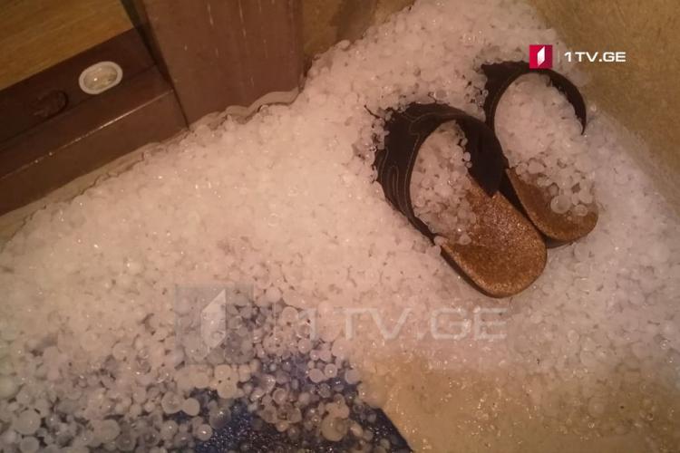 Güclü dolu Gürcüstanda problem yaratdı
