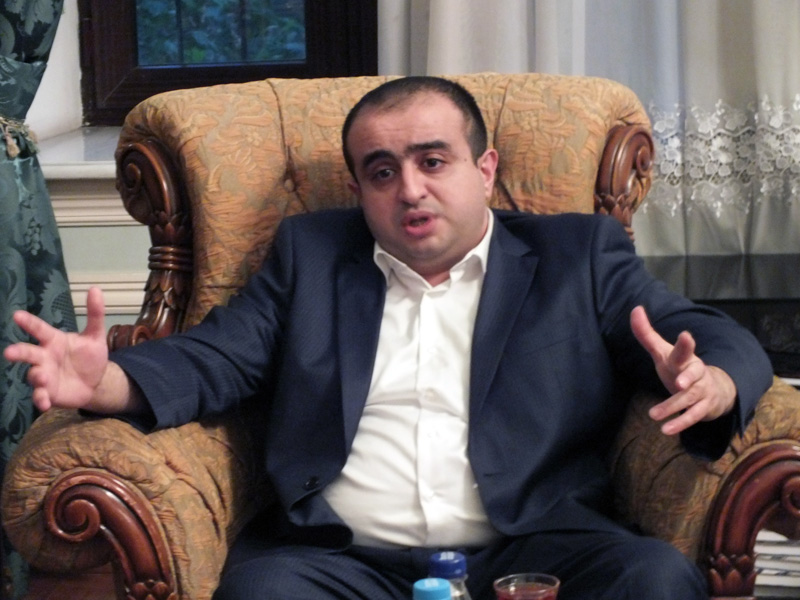 Fuad Çıraqov nüfuzlu jurnalda Ermənistanı “məhv etdi”