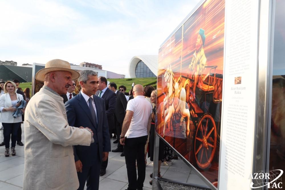 Heydər Əliyev Mərkəzinin parkında sərgi - FOTO