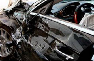 Bakıda “BMW” dirəyə çırpıldı - sürücü öldü