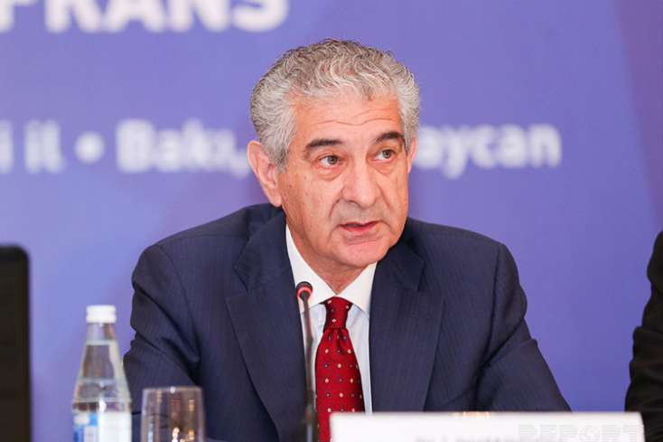Əli Əhmədov: “Böyük bir inkişafın astanasında dayanmışıq”