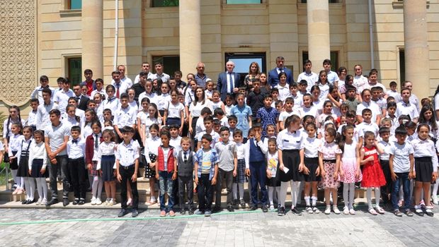 Əlaçı şagirdləri bir araya topladılar - FOTO