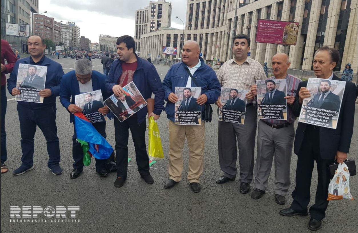 Azərbaycanlılar Fuad Abbasova görə Moskvada aksiya keçiriblər - FOTOLAR
