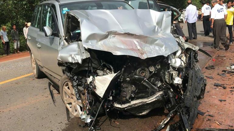 Abşeronda “Mercedes” betona çırpılıb - Sürücü ölüb