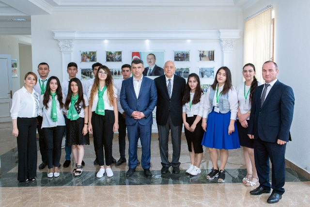 Nazir İnam Kərimov şikayətləri dinlədi