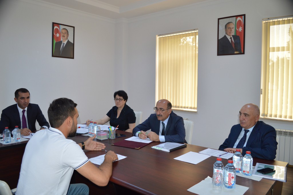 Nazir və müavinləri vətəndaşları qəbul etdi