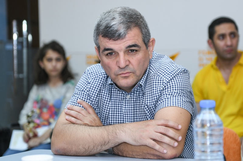 Fazil Mustafa: “On minlərlə qadın imamzadələrdə, pirlərdə gün keçirir”