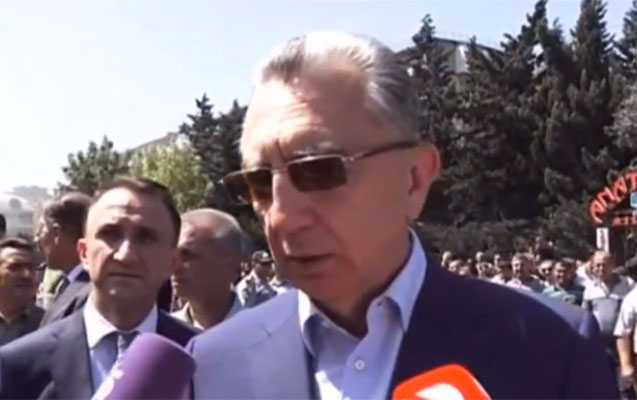 Eldar Əzizov yanğın baş verən əraziyə gəldi - Video