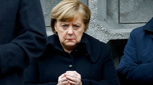 Merkel yenə titrədi