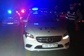 Şirvanda qəza yerinə gedən polisi maşın vurdu