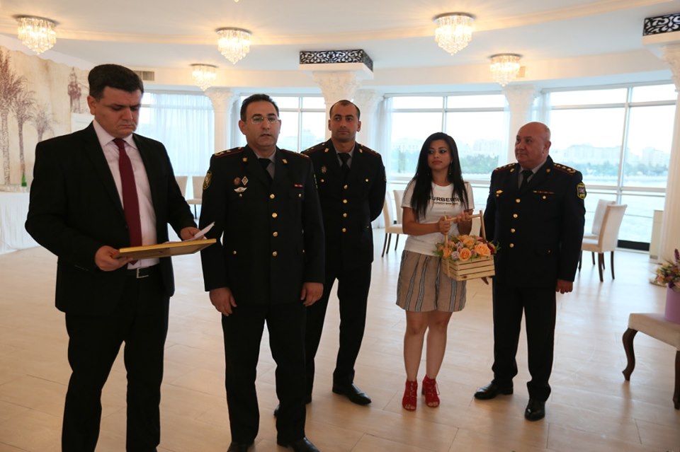 Yol polisləri və nümunəvi sürücülər mükafatlandırıldı  
