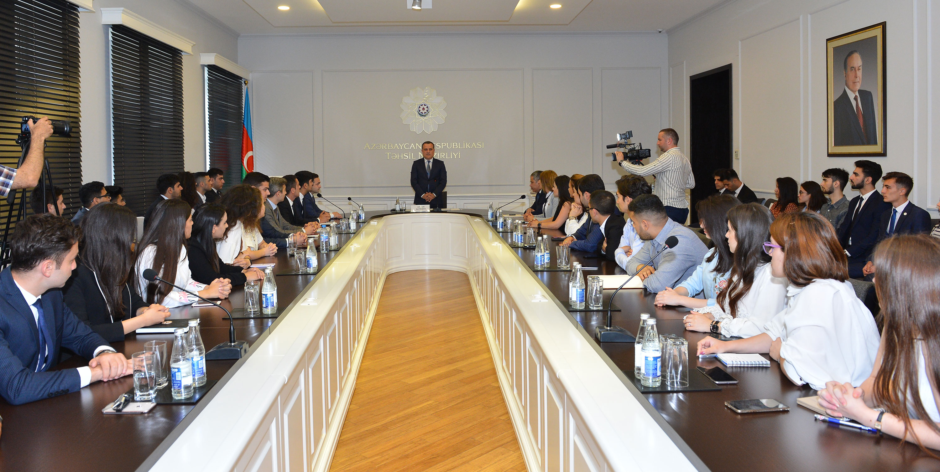 Təhsil naziri gənc liderlərlə görüşüb    
