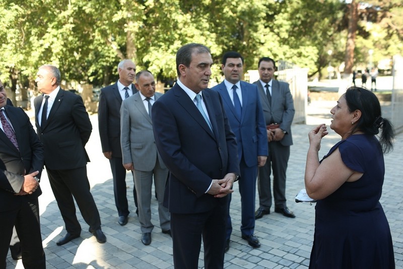 Niyazi Bayramov sakinlərin şikayətlərini dinlədi