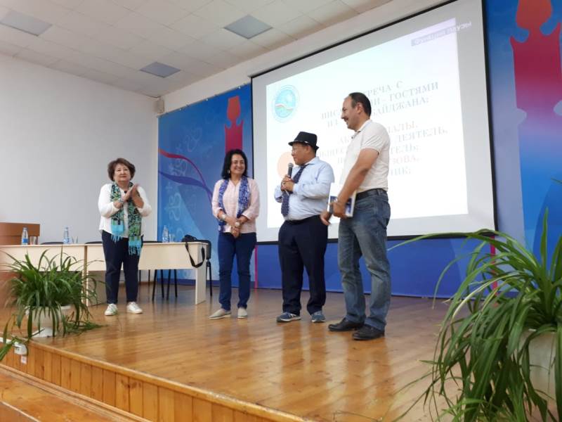 Azərbaycan yazarları Saxanın mədəniyyət və təhsil ocaqlarında olub