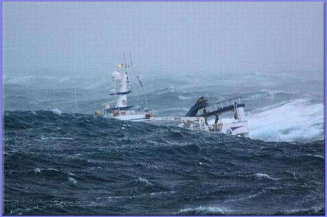 Balıqçı gəmisi batdı - 27 ölü