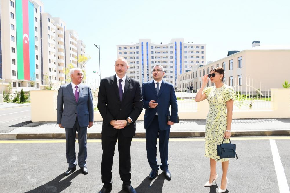 Prezident və birinci xanım köçkün şəhərciyində - YENİLƏNİB