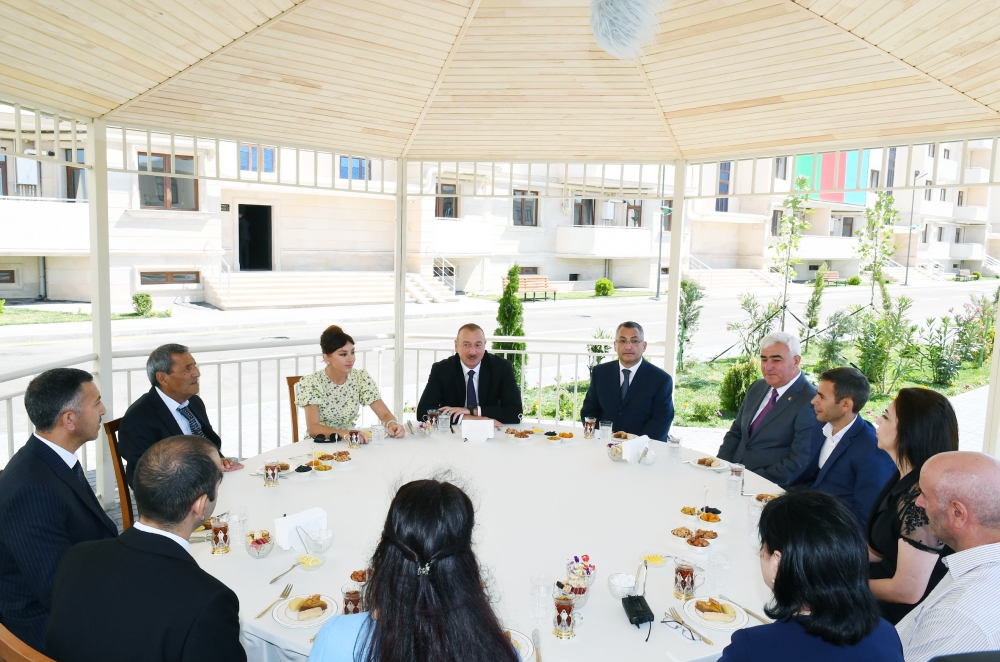 İlham Əliyev: “Bu il 6 mindən çox köçkün ailəsinə yeni mənzillər veriləcək”