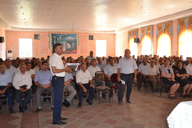 İcra başçısı kənd sakinlərinin problemlərini dinlədi