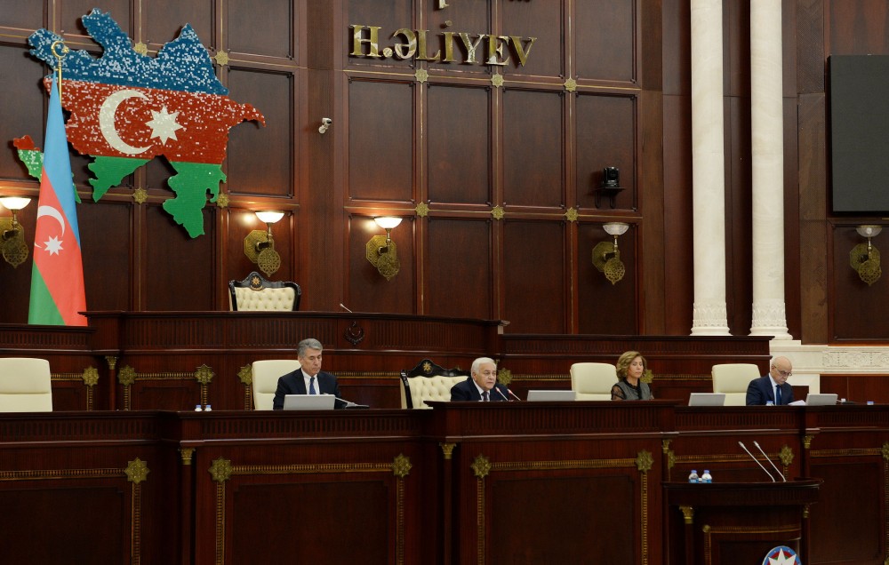 Milli Məclis “Dövlət rüsumu haqqında” qanuna dəyişiklik etdi