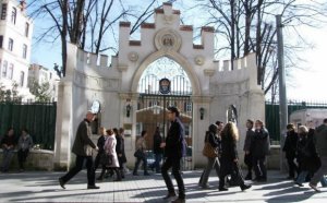 Suriyanın Baş Konsulluğunda müxalifət nümayəndəsinə hücum oldu