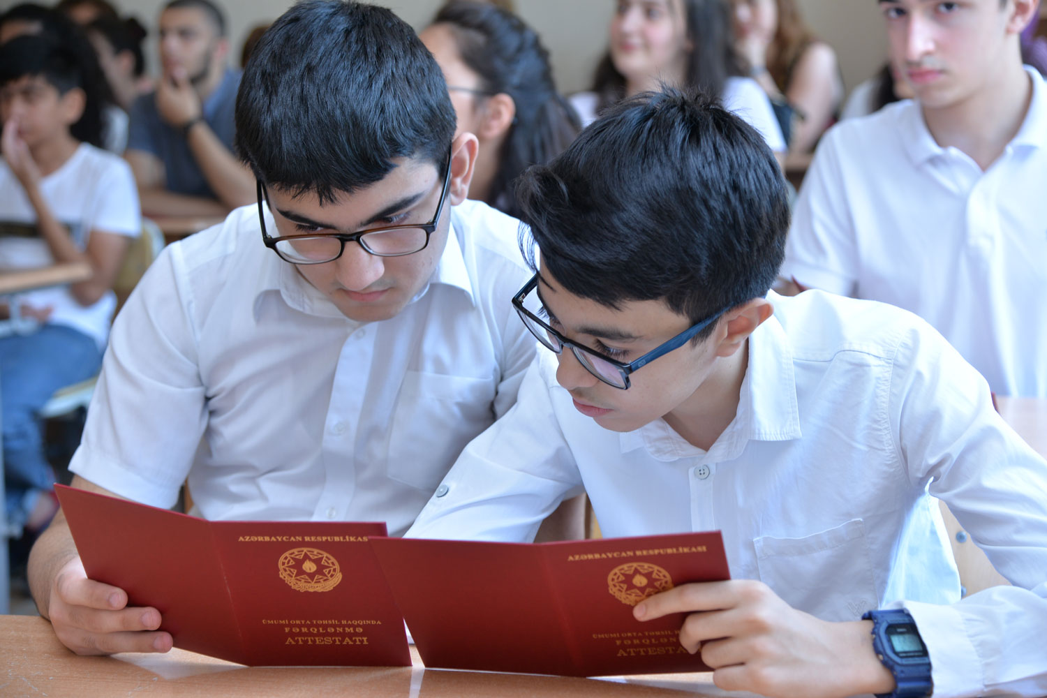1433 nəfər fərqlənmə attestatı alıb  