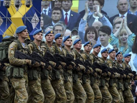 Ukrayna hərbi parad keçirmək üçün pul axtarır