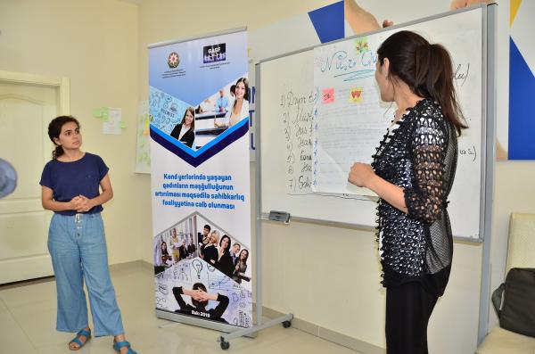 Kənd yerlərində yaşayan qadınların məşğulluğu gündəmə gətirildi