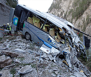 Çində avtobus daşların altında qaldı - 8 ölü