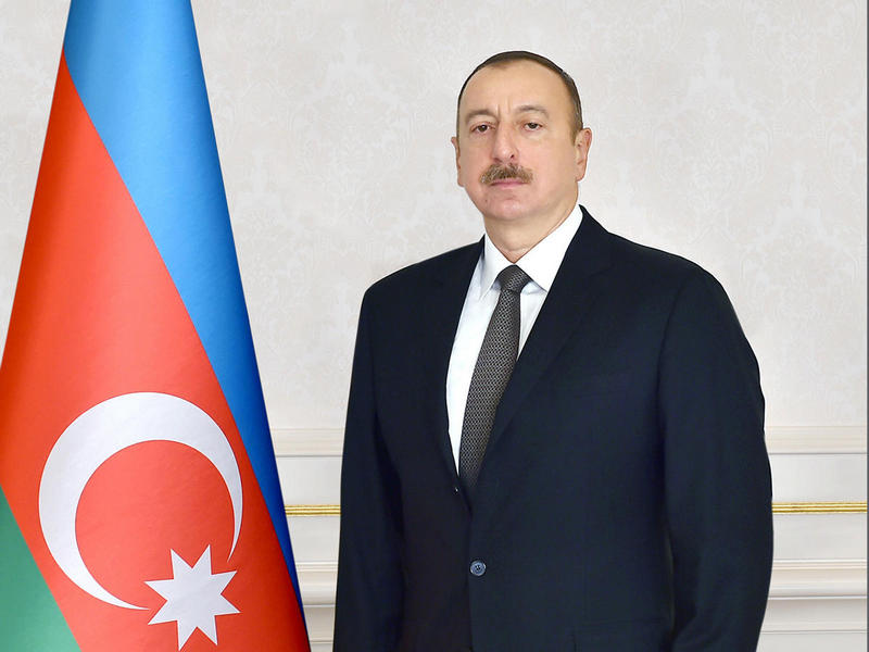 İlham Əliyev Makrona: “Fransanın qətiyyətli və obyektiv mövqeyinə ümidlər bəsləyirik”