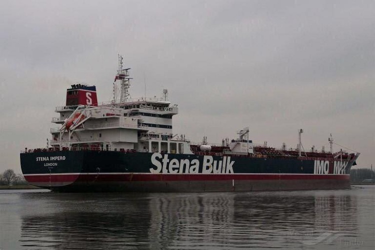 İran Hörmuz boğazında Britaniya tankerini saxladı
