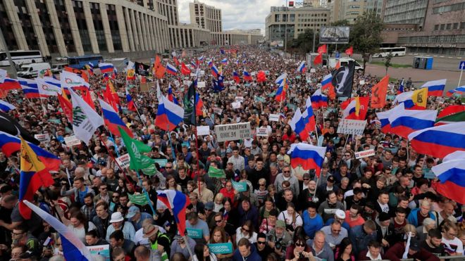 Moskvada 12 min insan etiraza qalxdı