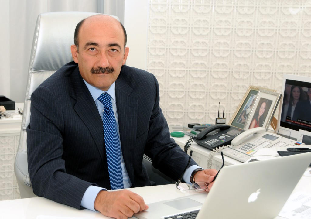 Əbülfəs Qarayevdən jurnalistlərə TƏBRİK