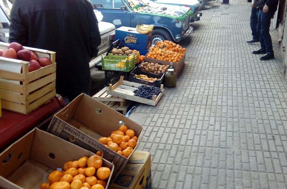 “Küçə ticarəti insan sağlamlığına zərər vurur” - Bakı polisi