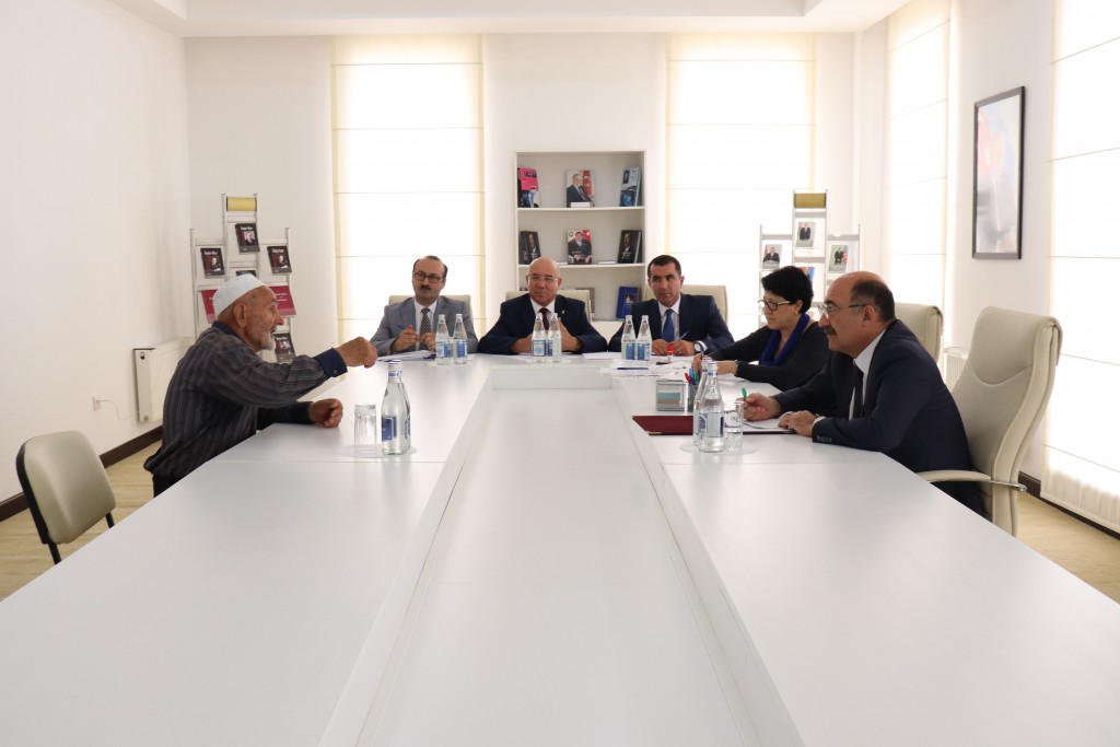 Əbülfəs Qarayev və müavinləri regionlarda vətəndaşlarla görüşdü