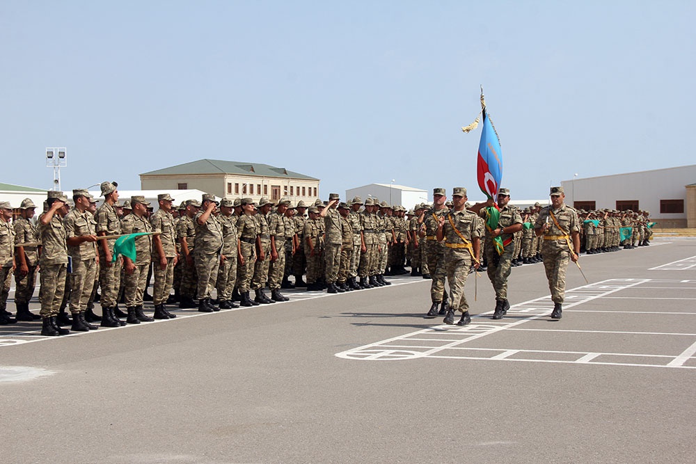 Gənc zabitlər xidmətə başladı