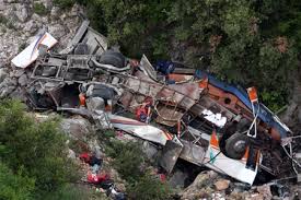 Avtobus qəzasında 19 nəfər öldü