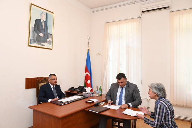 Rövşən Rzayev vətəndaşları dinlədi