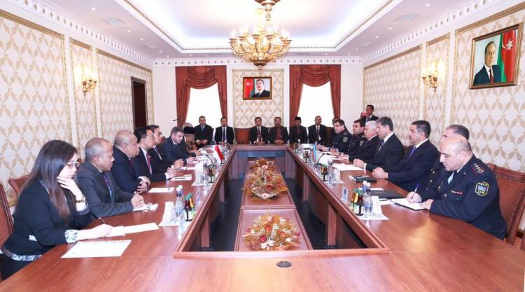 Nazirin İndoneziya nümayəndələri ilə müzakirəsi