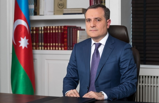 Ceyhun Bayramov nümunəvi tədris planları təsdiqlədi