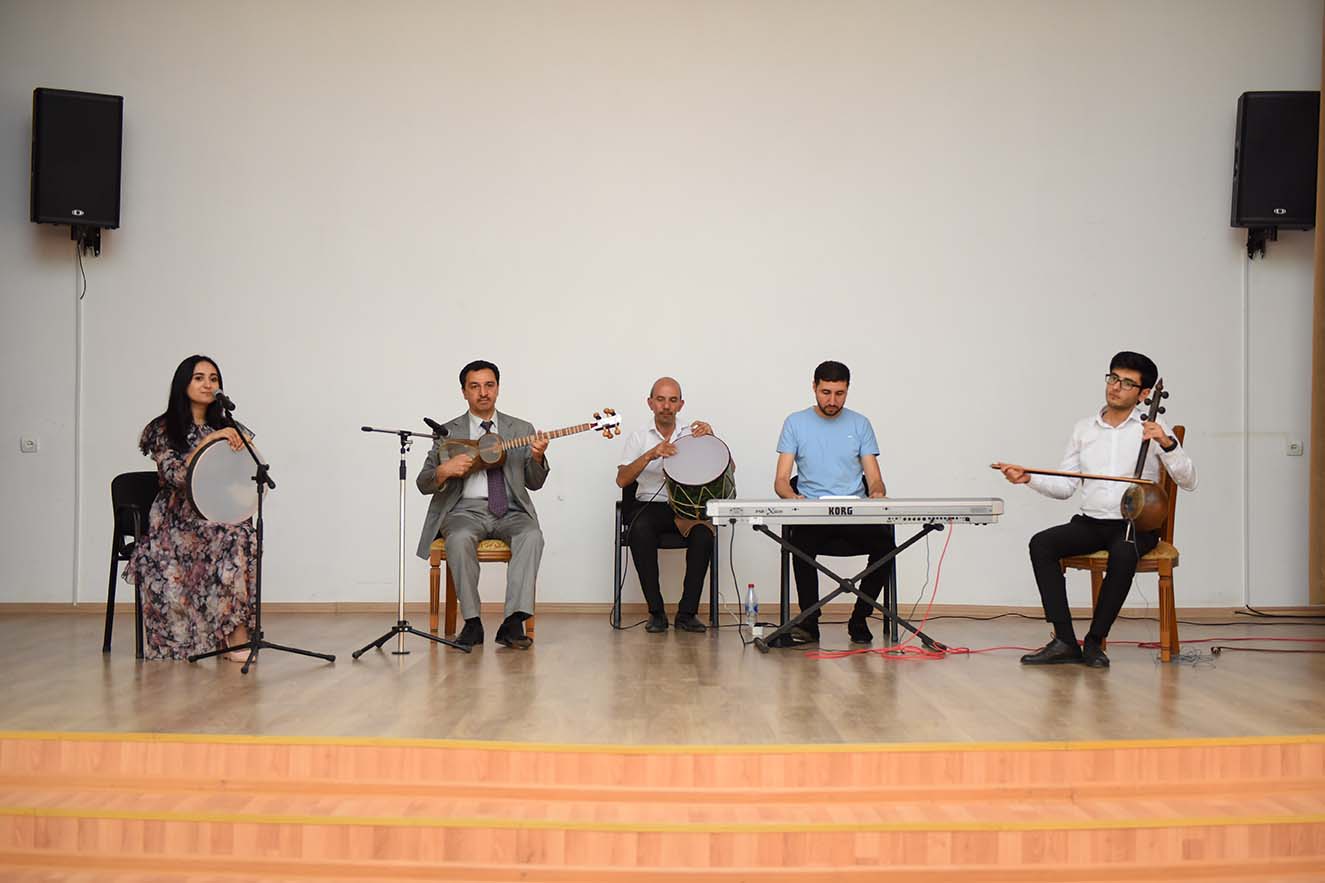 ADU-da amerikalı tələbələr üçün konsert keçirildi