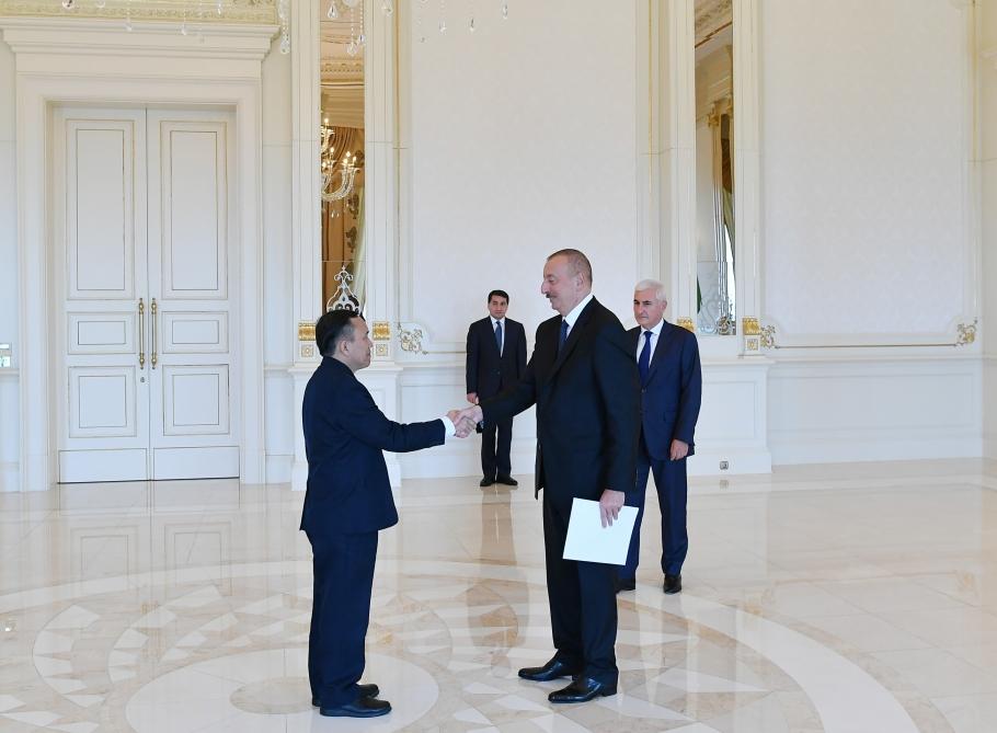 Laosun Azərbaycana yeni təyin olunan səfiri etimadnaməsini İlham Əliyevə təqdim etdi
