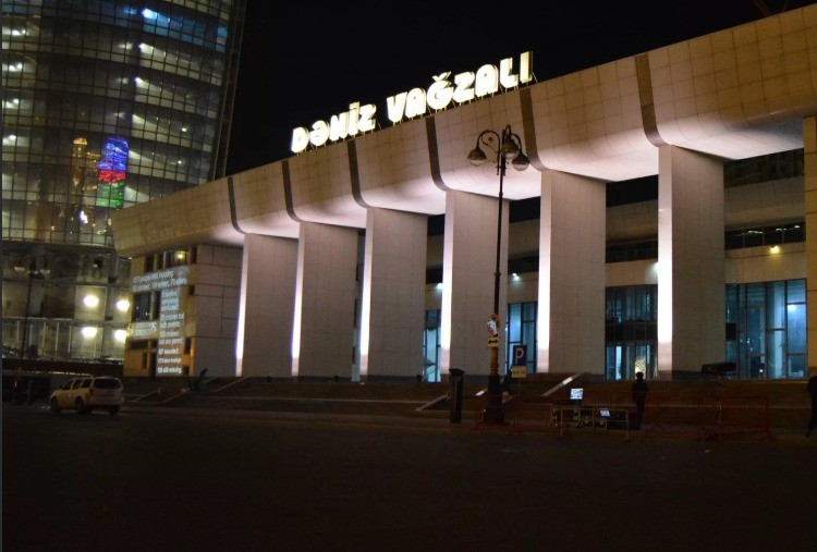 Bakıda taksi sürücüsünü maşın vurdu