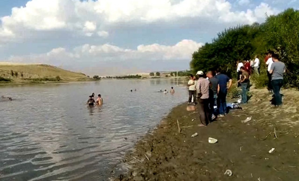 6 şagird çayda boğuldu