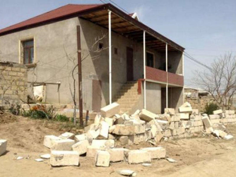 İcra Hakimiyyətləri sənədsiz ev tikintisinə göz yumubsa, indi kompensasiya da verməlidir