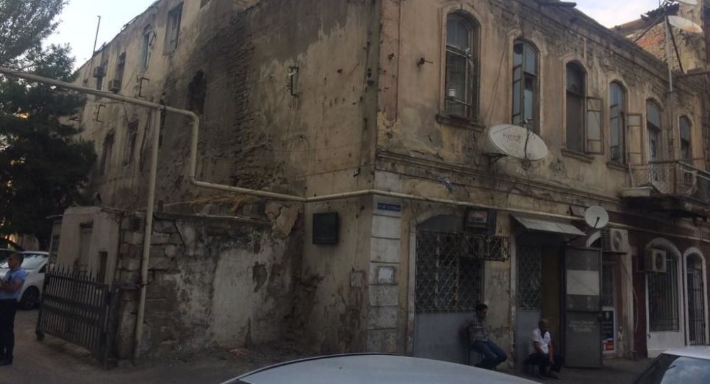 Sakinlər Yasamaldakı qəzalı binadan köçməkdən imtina edir - SƏBƏB