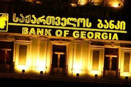 Bank filialına silahlı basqın olub