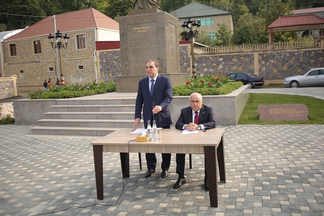 Niyazi Bayramov Hacıkənd qəsəbəsində prezidentin tapşırığını icra etdi